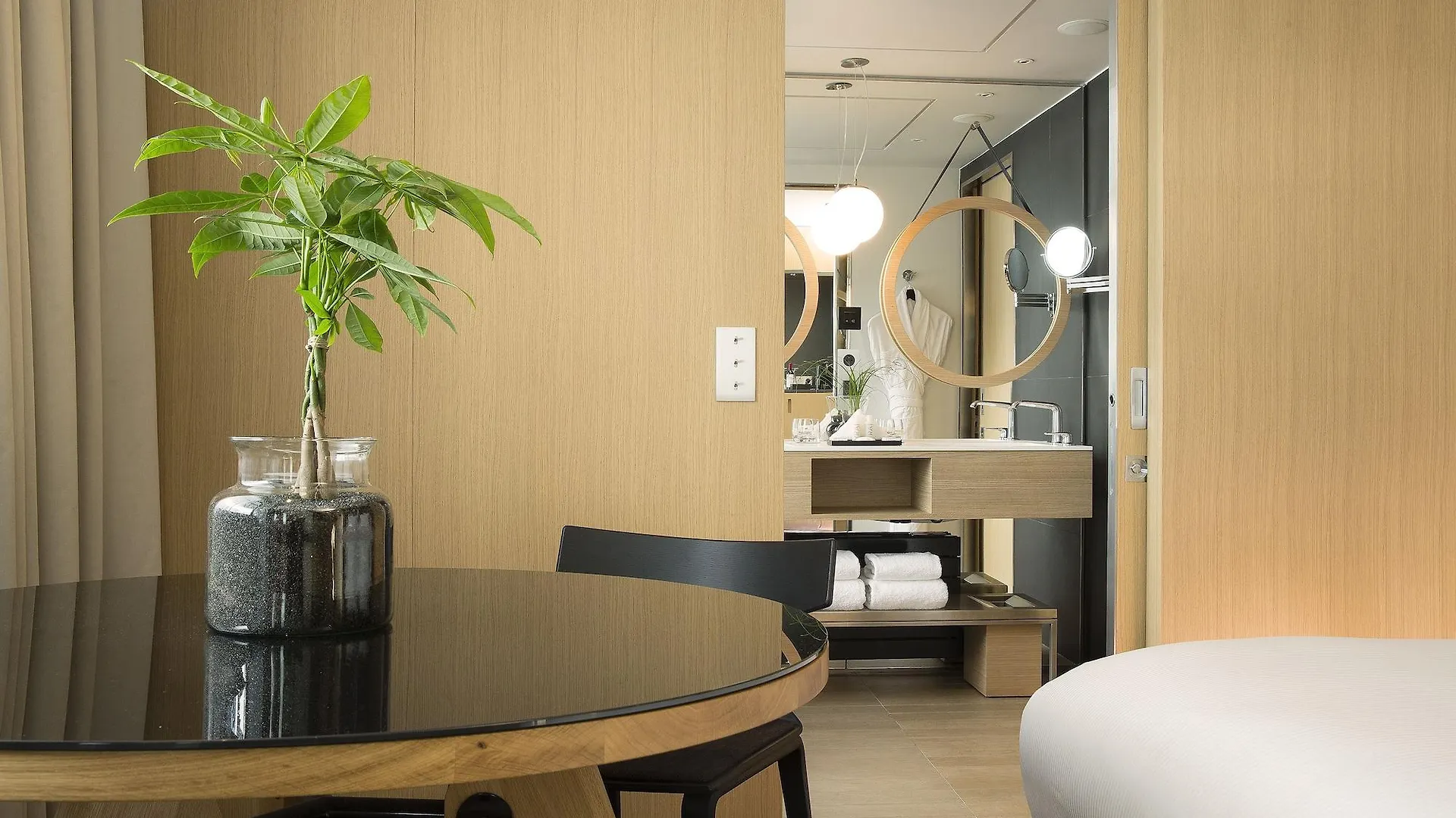 Le Cinq Codet Hotel