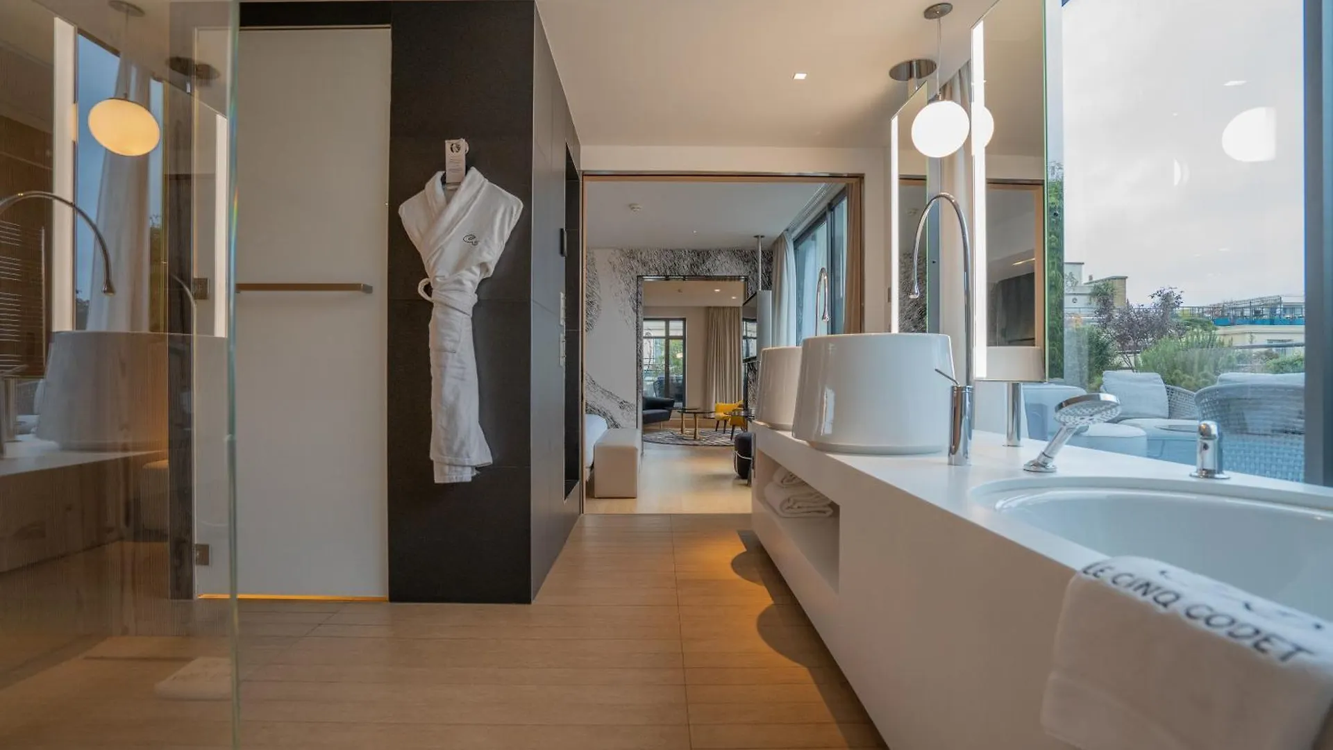 Le Cinq Codet Hotel 5*