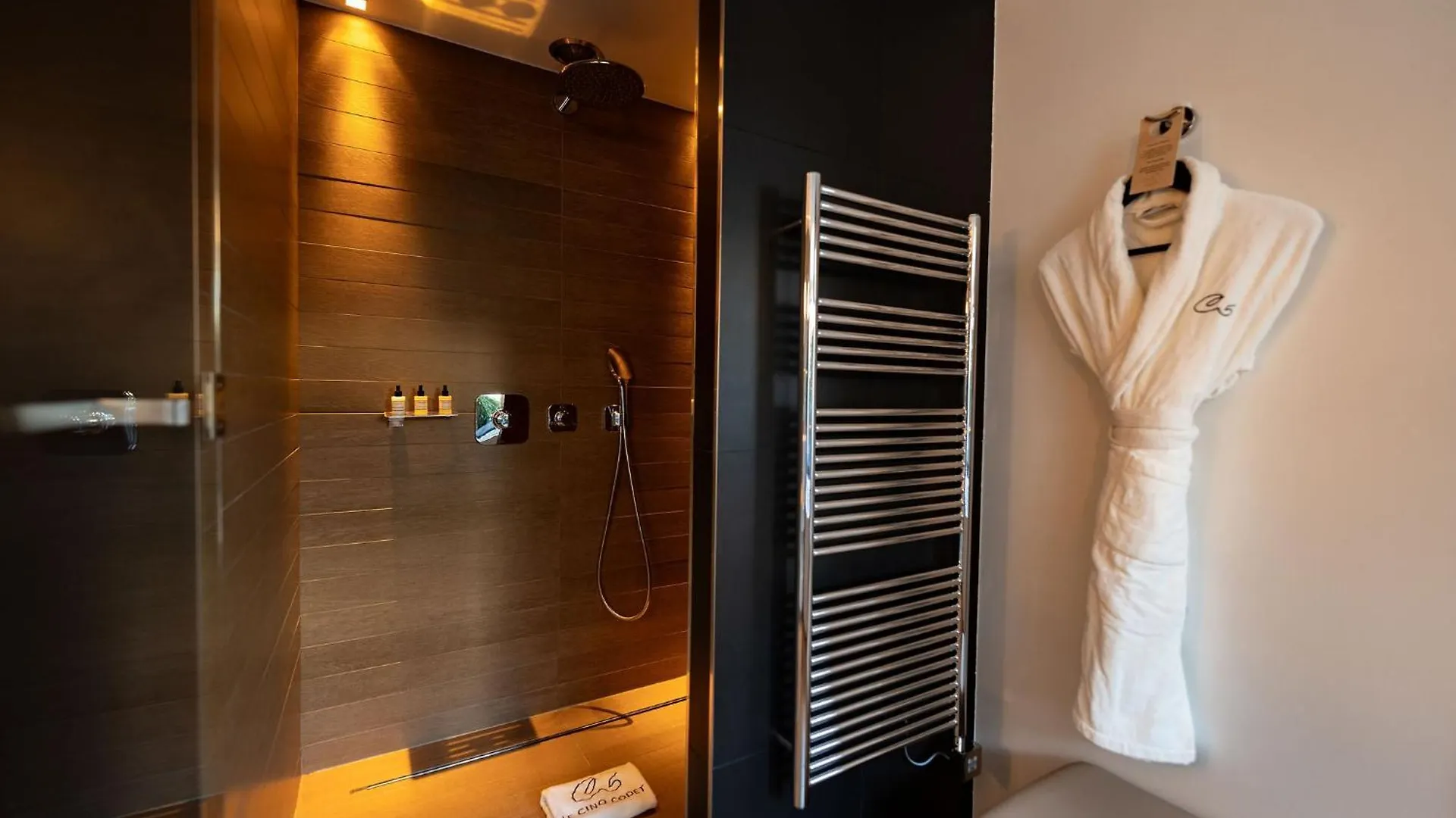 Le Cinq Codet Hotel 5*